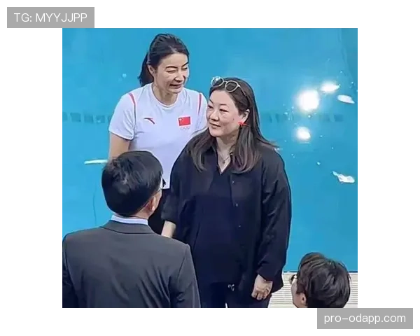 刷到伏明霞近照那一刻，赛场上的小姑娘和现在这套奢华日常差得有点刺眼